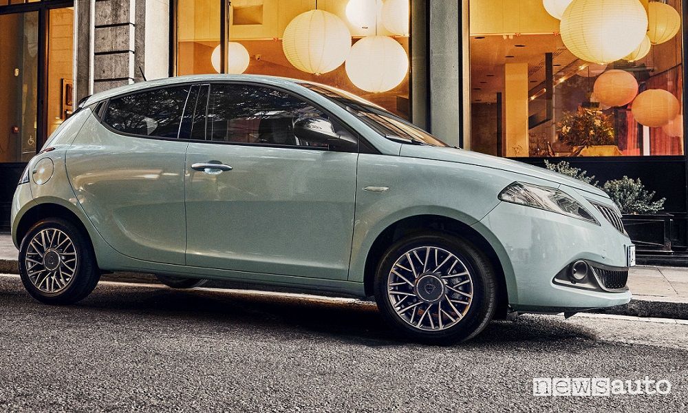 Lancia Ypsilon 2023 laterale