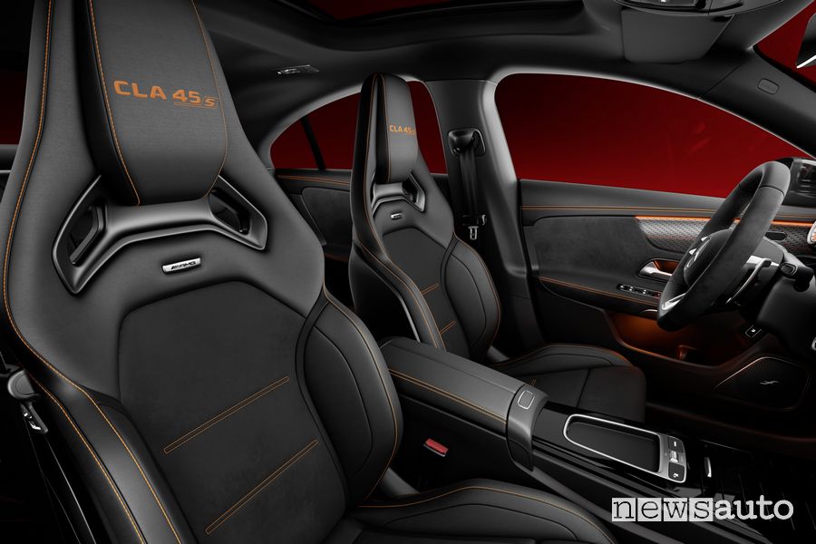 Mercedes-AMG CLA 45 S 4MATIC+ sedili anteriori abitacolo