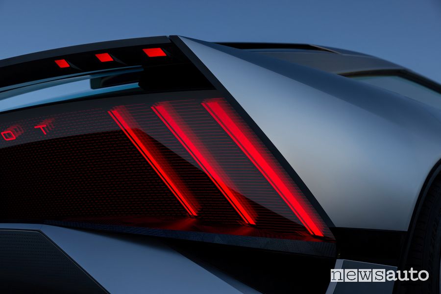 Peugeot Inception Concept firma luminosa posteriore