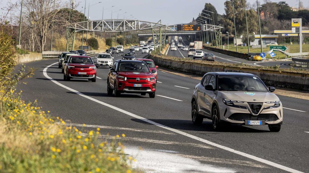 Test autonomia e consumi di un'auto elettrica sul GRA a Roma