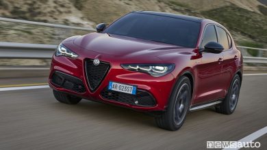 Alfa Romeo Stelvio 2023 anteriore 3/4 su strada