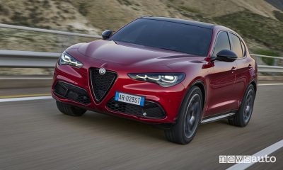 Alfa Romeo Stelvio 2023 anteriore 3/4 su strada