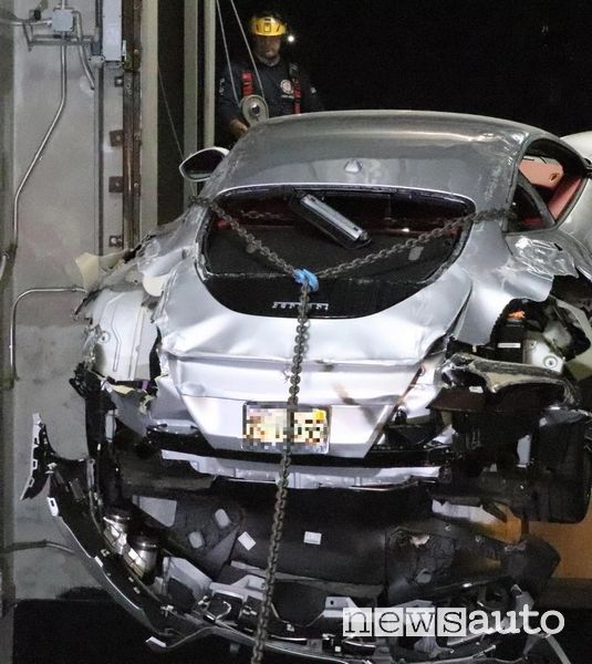 Ferrari Roma distrutta nella parte posteriore