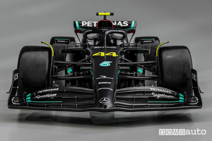 Mercedes-AMG F1 W14 alettone anteriore