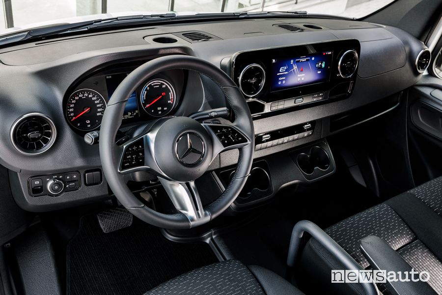 Nuovo Mercedes-Benz eSprinter volante abitacolo