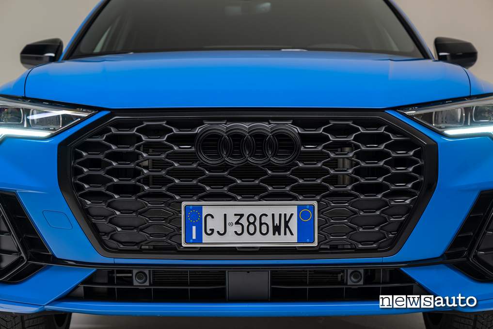 Audi Q3 Sportback Identity Black calandra