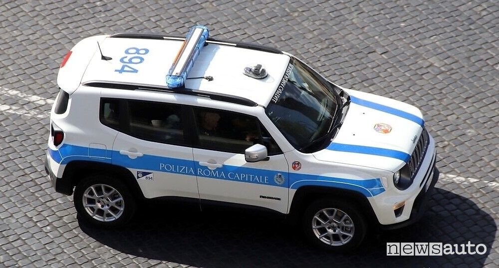Jeep Renegade 4xe alla Polizia Locale di Roma