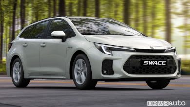 Suzuki Swace Hybrid 2023 anteriore 3/4 su strada