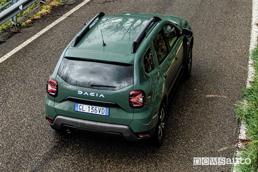 Dacia Duster Eco-G GPL posteriore su strada
