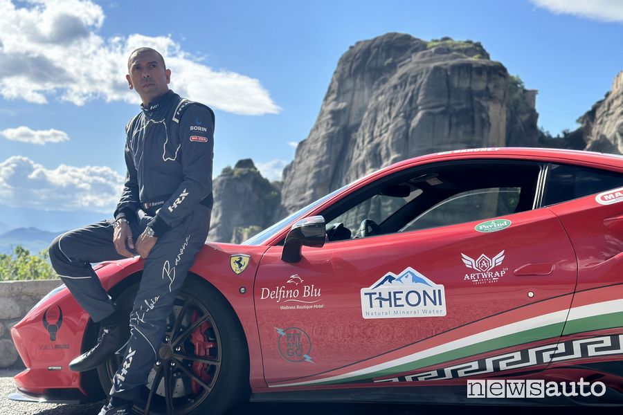 Fabio Barone con la sua Ferrari F8 Tributo
