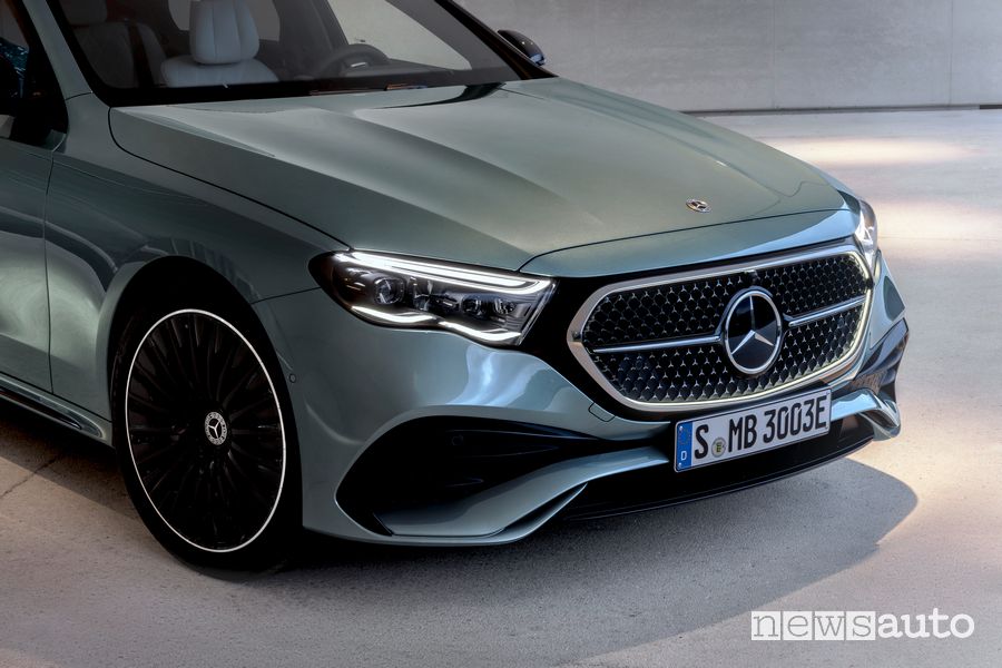 Nuova Mercedes Classe E AMG Line griglia e paraurti anteriore