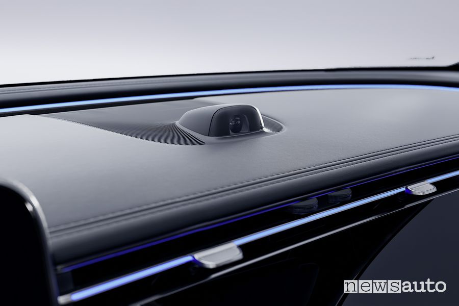Nuova Mercedes Classe E telecamera "selfie" abitacolo