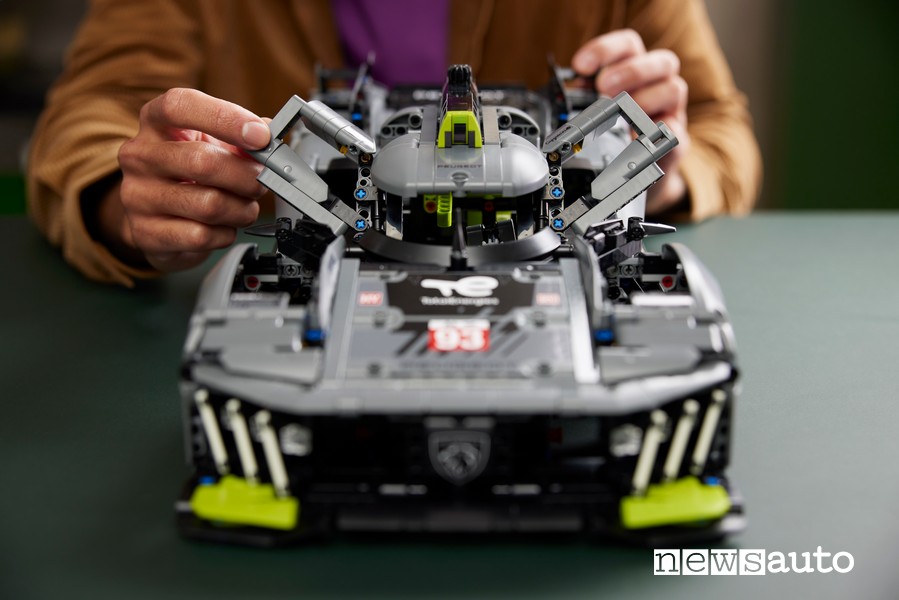 Peugeot 9X8 Lego fari luminosi