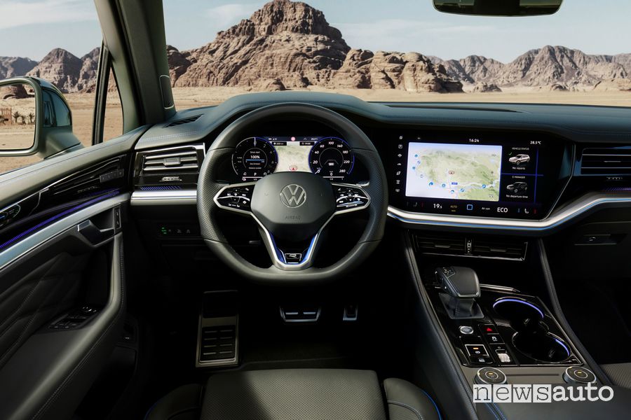 Volkswagen Touareg R eHybrid plancia abitacolo