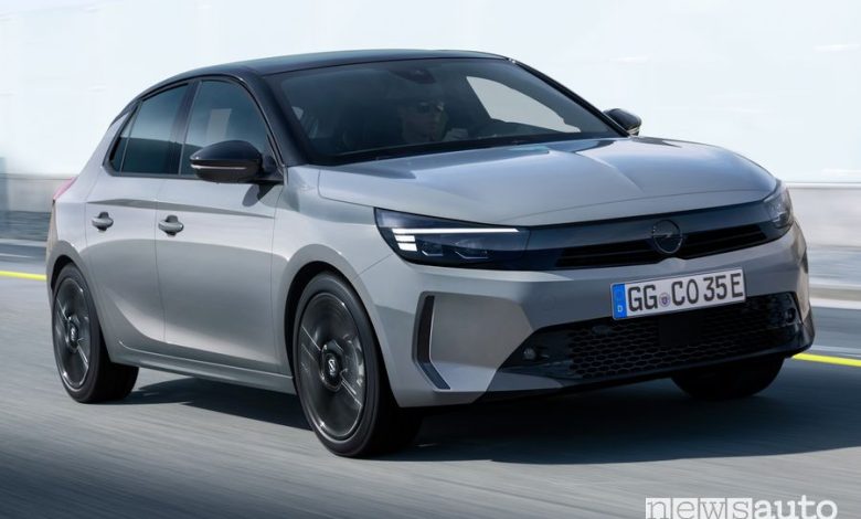 Nuova Opel Corsa Electric 2023 restyling su strada