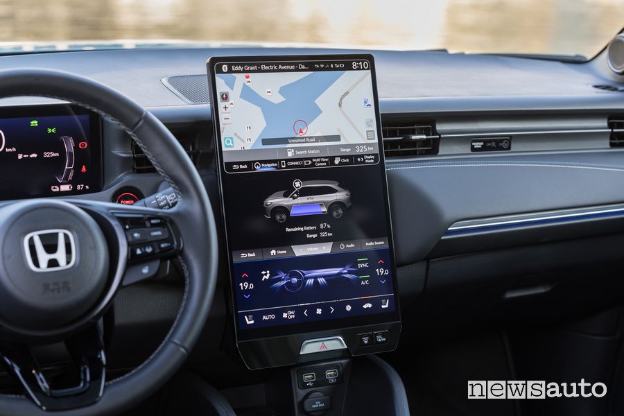 Honda e:Ny1 display touchscreen da 15.1" abitacolo