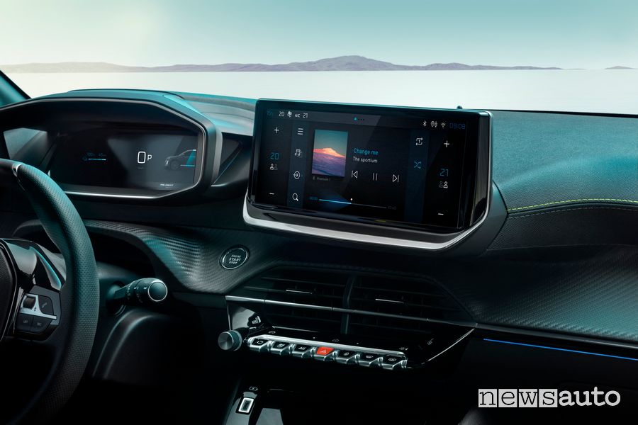 Nuova Peugeot e-208 GT display touchscreen da 10"