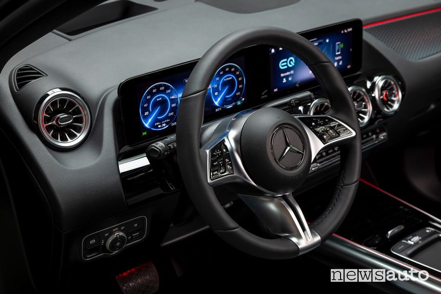 Mercedes-Benz EQA 250+ volante abitacolo