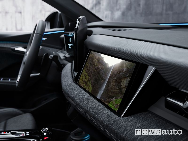 Audi Q6 e-tron display passeggero abitacolo