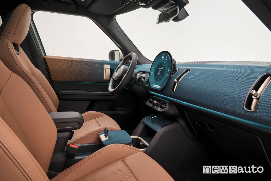 Nuova Mini Countryman SE sedili anteriori abitacolo