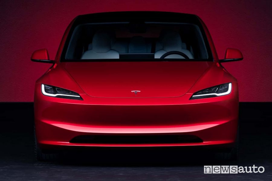 Nuova Tesla Model 3 Highland frontale