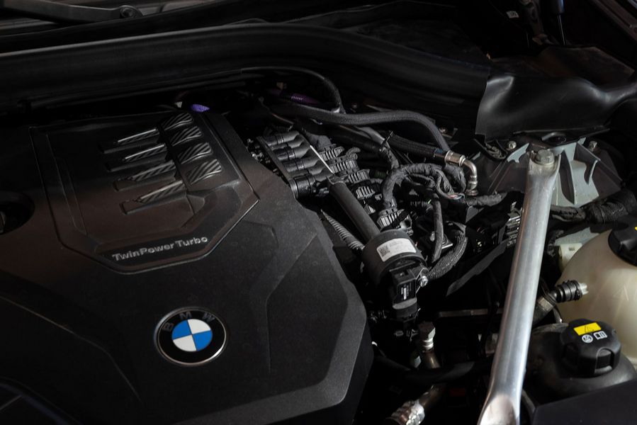BMW X4 mild hybrid vano motore impianto GPL
