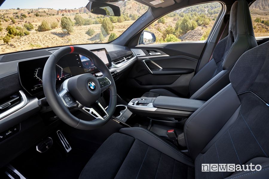 BMW X2 M35i xDrive sedili anteriori abitacolo