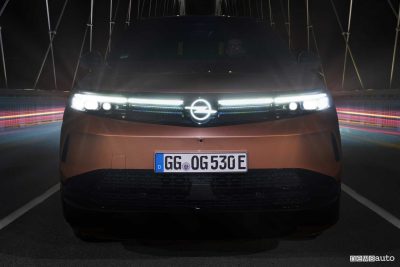 Fari full LED, come funzionano gli IntelliLux LED di OPEL