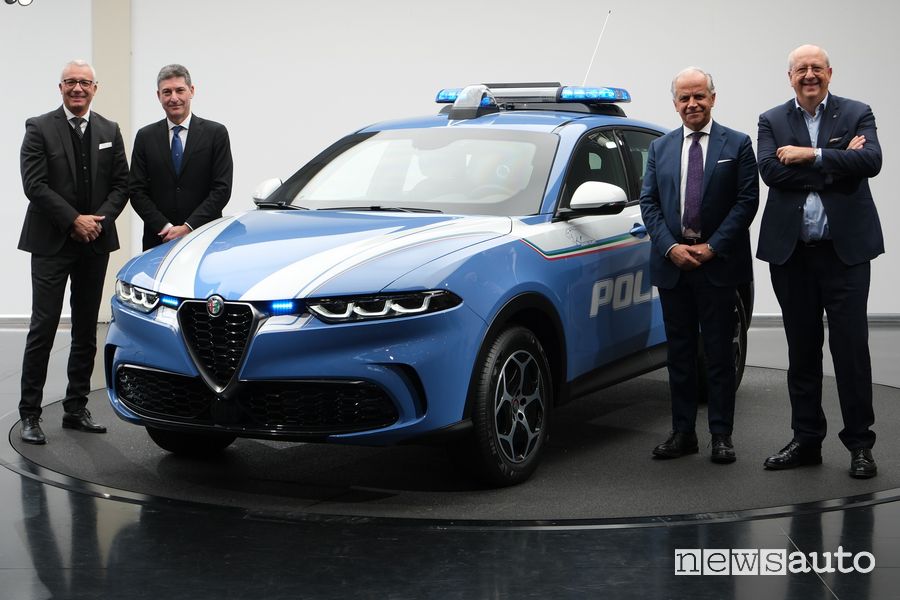 Cerimonia di consegna dell'Alfa Romeo Tonale alla Polizia