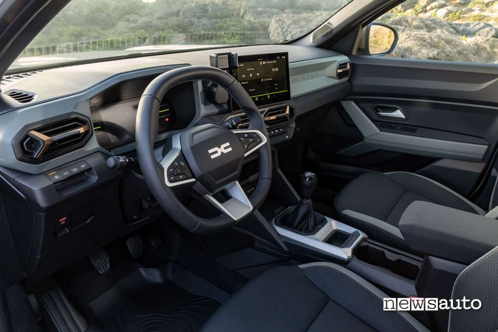 Dacia Duster 2024 interni allestimento Journey
