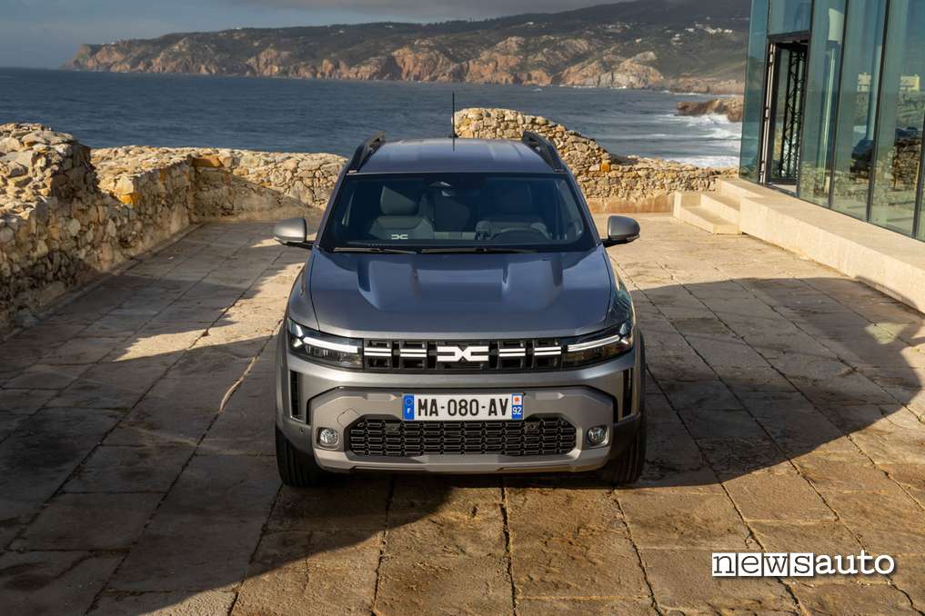 Dacia Duster 2024 vista frontale allestimento Journey