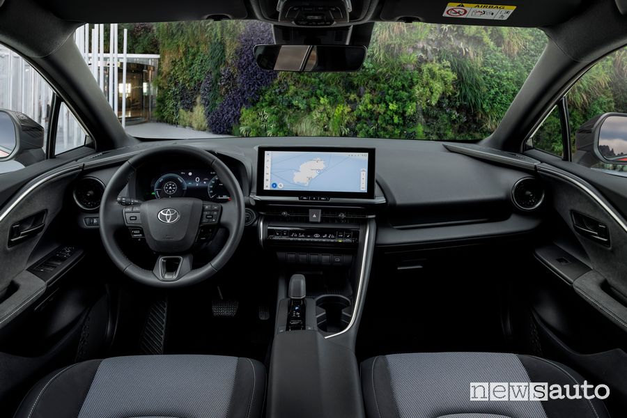 Nuova Toyota C-HR plancia abitacolo