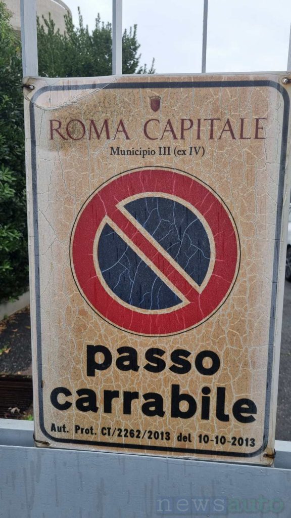 Cartello passo carrabile a Roma, concesso da Roma Capitale III Municipio
