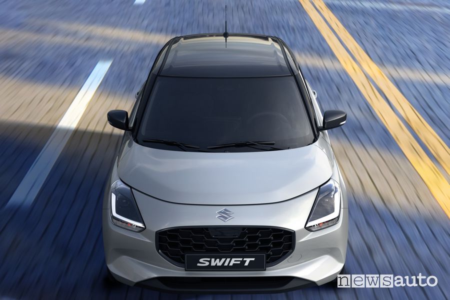 Nuova Suzuki Swift frontale su strada