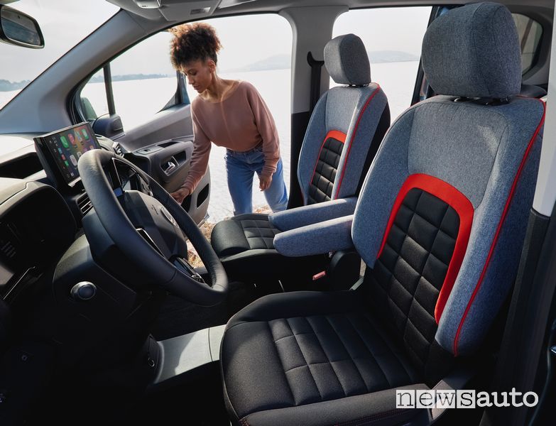Nuovo Citroen e-Berlingo XTR sedili anteriori abitacolo