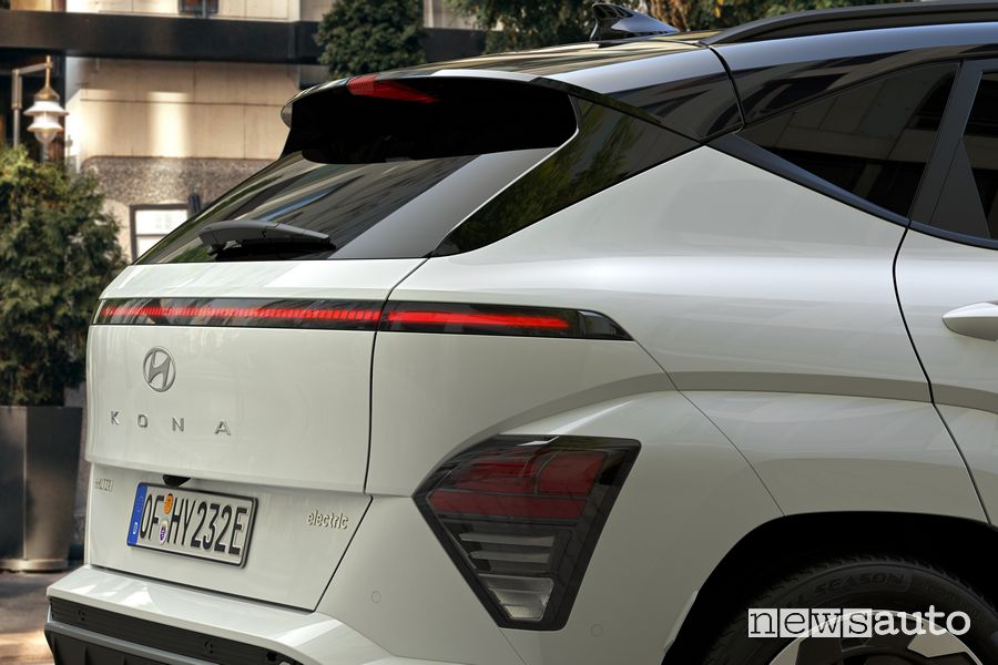 Nuova Hyundai Kona Electric N-Line firma luminosa posteriore