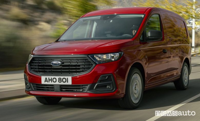 Ford Transit Connect Van su strada