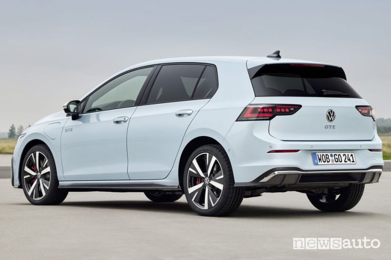 Nuova Volkswagen Golf 2024, interni, motori e prezzo newsauto.it