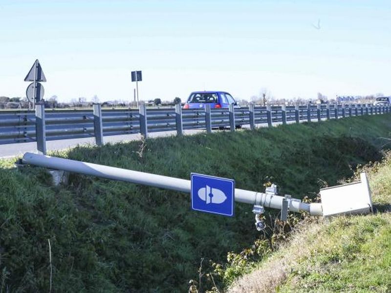 Autovelox abbattuti, l'ennesimo di Fleximan