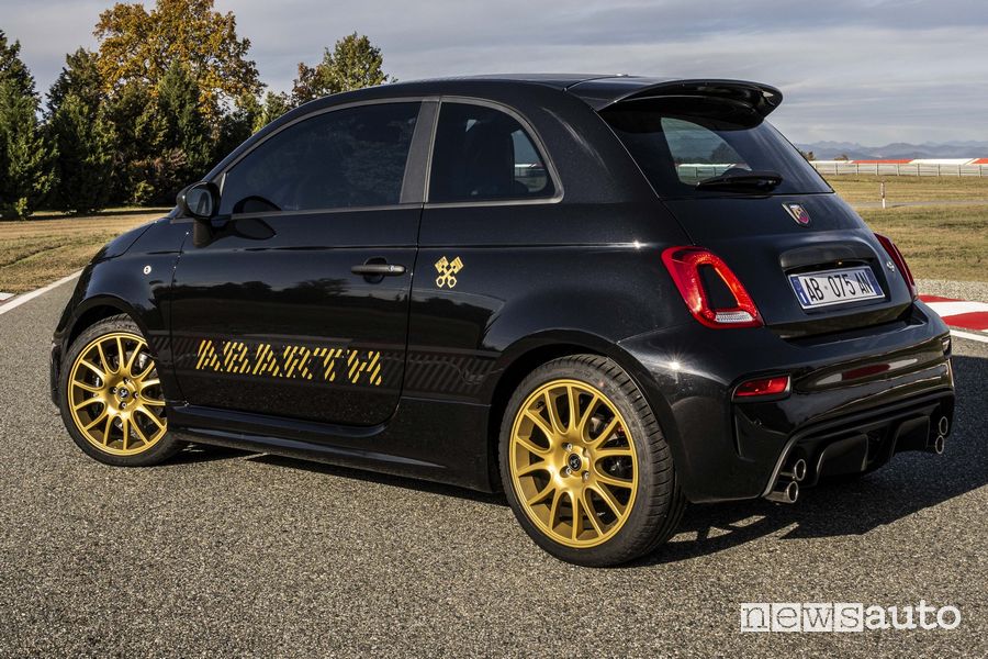 Abarth 695 75° Anniversario posteriore 3/4