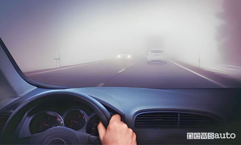 Come guidare quando c'è nebbia