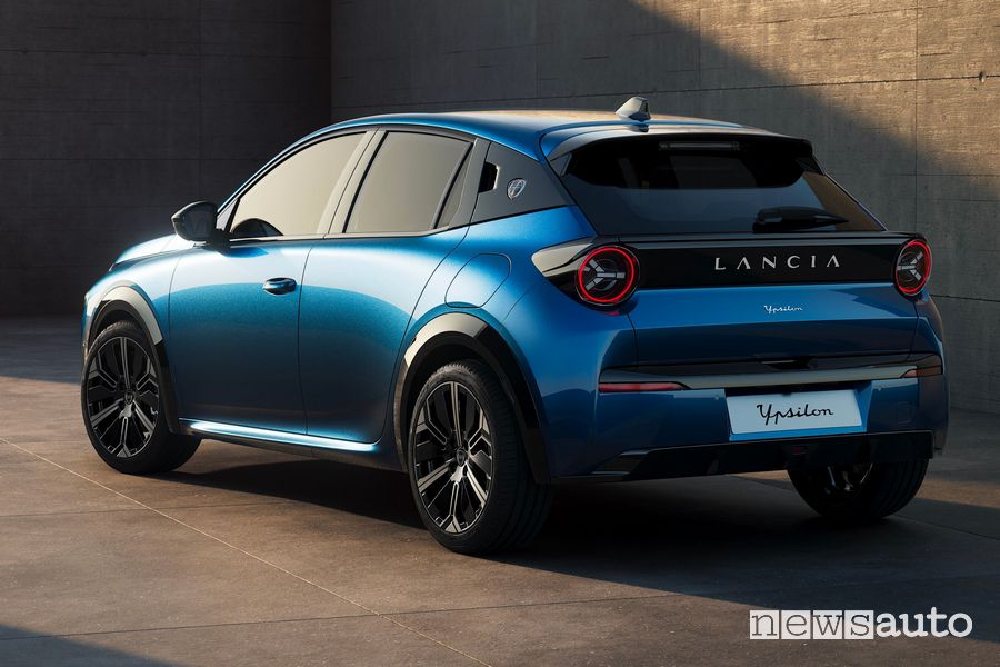 Nuova Lancia Ypsilon Cassina posteriore 3/4