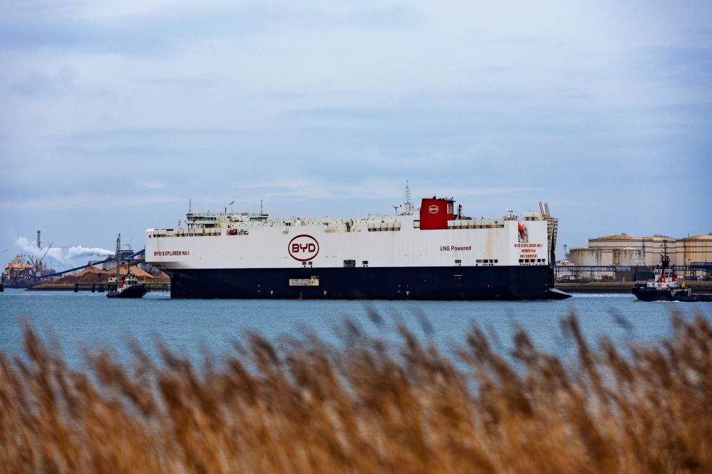 nave cargo BYD alimentata a gas