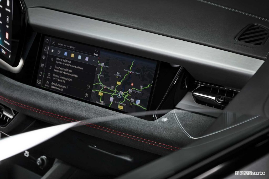 Audi SQ6 e-tron display passeggero