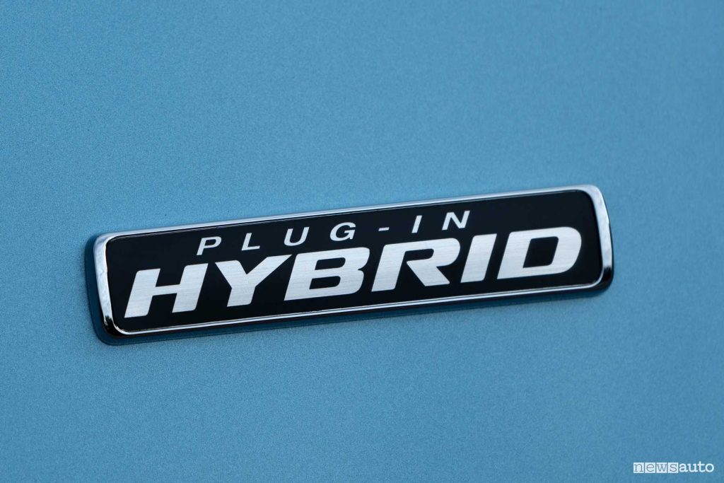 Ford Tourneo Connect PHEV badge plug-in Hybrid