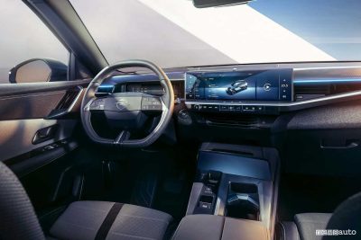 Nuova Opel Grandland plancia abitacolo