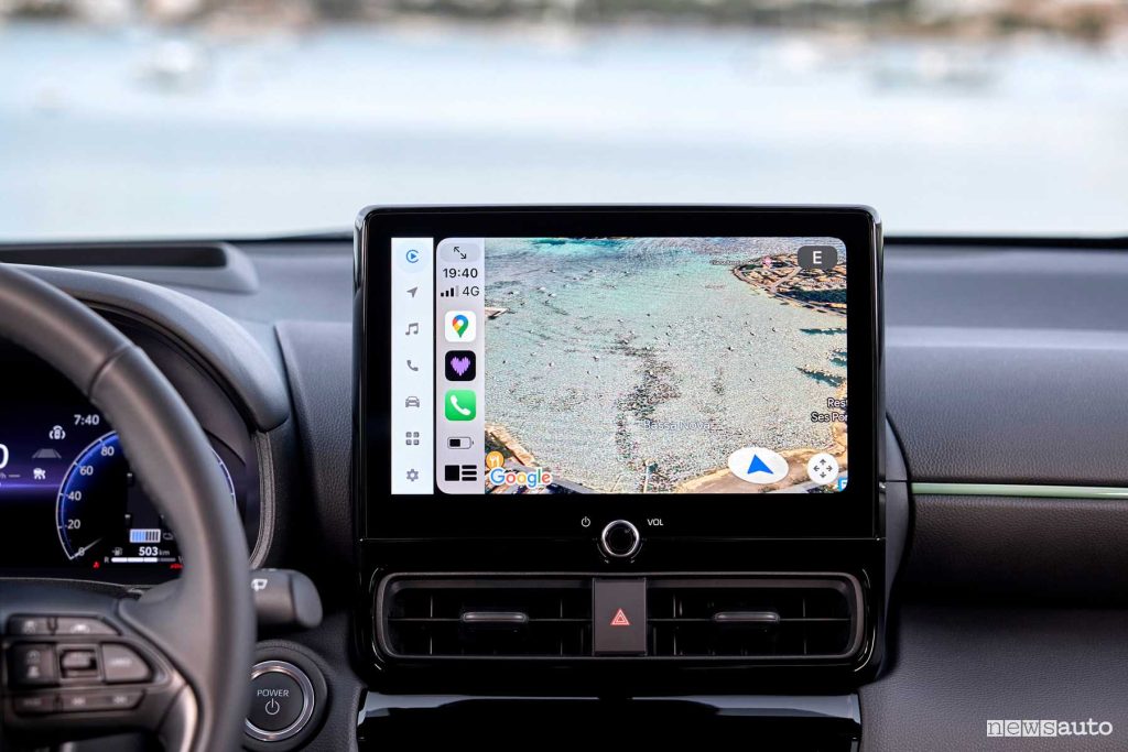le mappe su Apple Mappe proiettate sullo schermo dell'auto grazie al iOS CarPlay