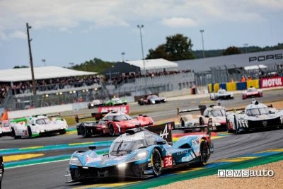 Alpine A424 in gara a 24 Ore Le Mans 2024