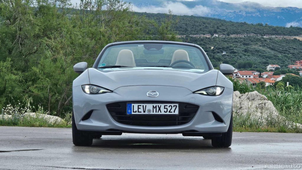 Nuova Mazda MX-5 Kazari Soft Top frontale