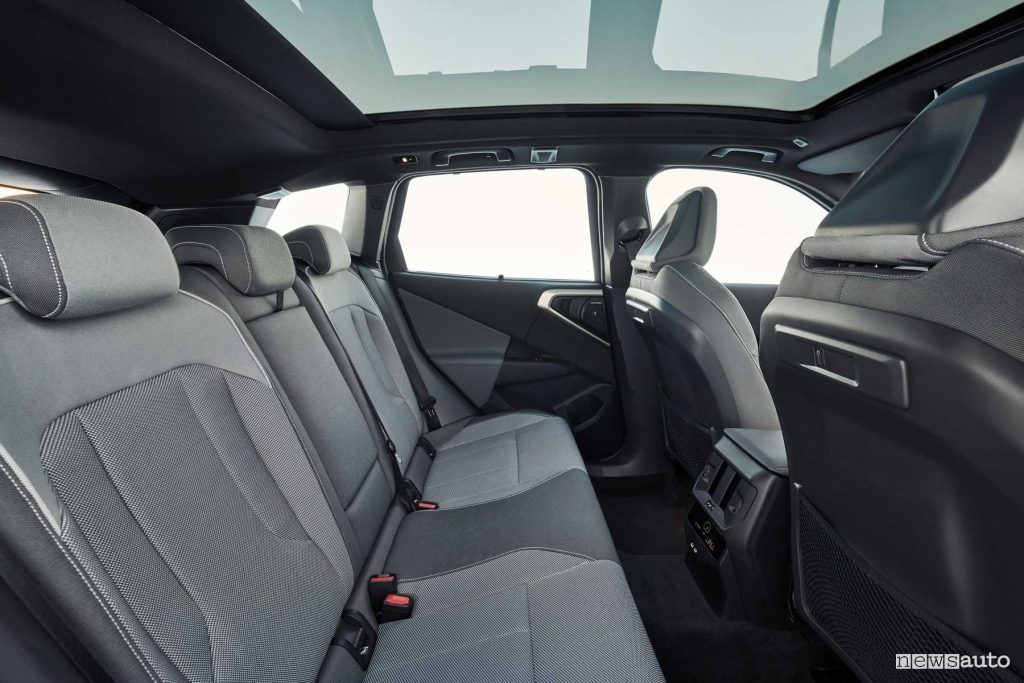 New BMW X3 30e xDrive rear passenger compartment seats